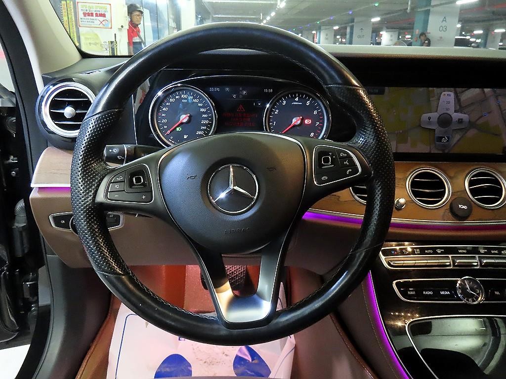 벤츠 E 클래스 E-클래스 W213 E300 4MATIC 익스클루시브 이미지 8