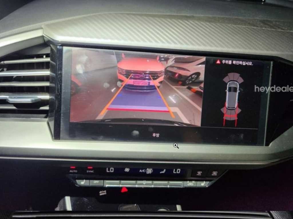 아우디 Q4 Q4 e-트론 40 프리미엄 이미지 12