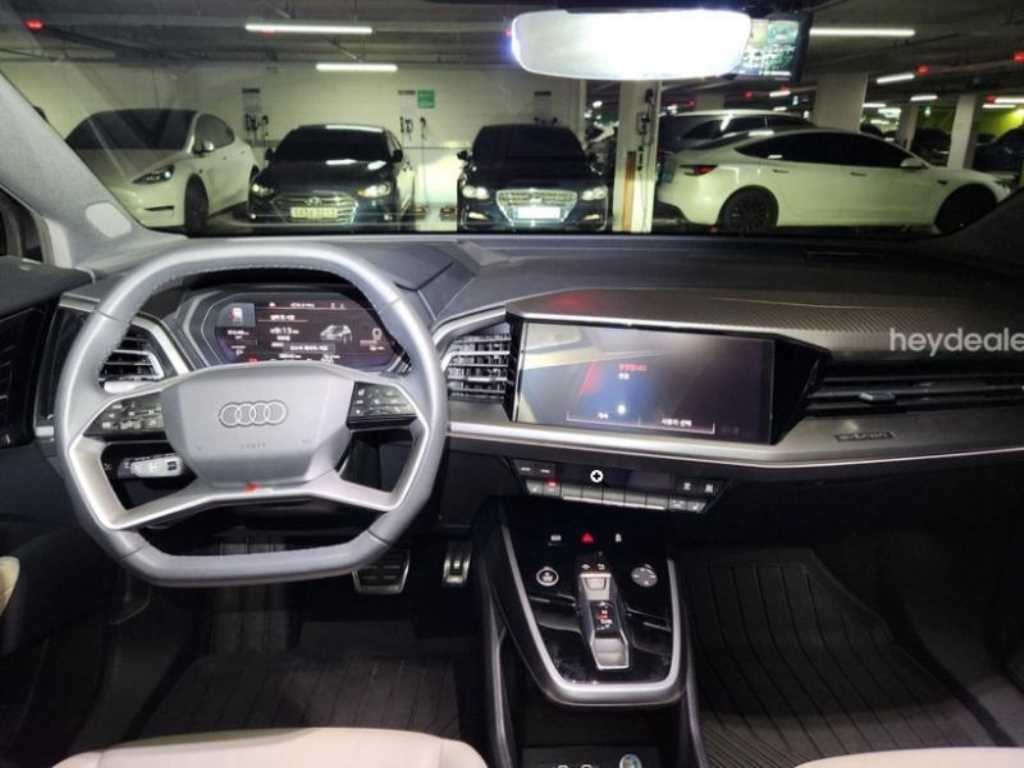 아우디 Q4 Q4 e-트론 40 프리미엄 이미지 7