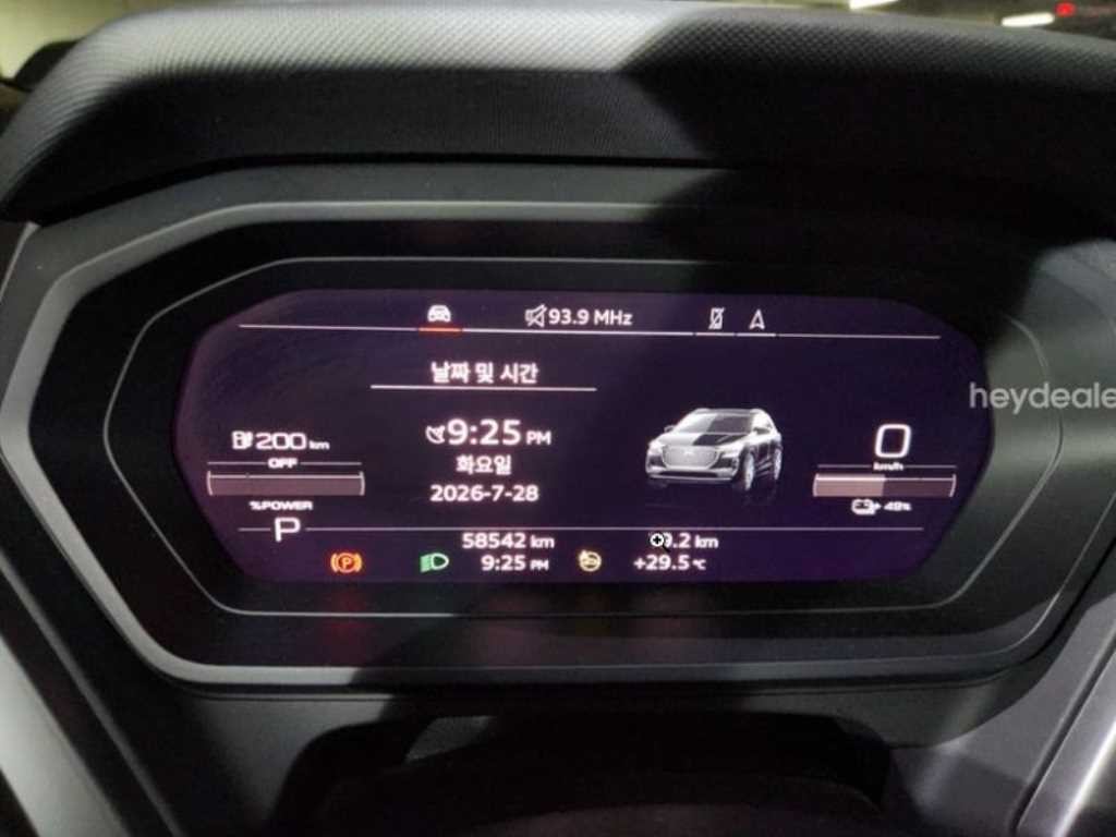 아우디 Q4 Q4 e-트론 40 프리미엄 이미지 9
