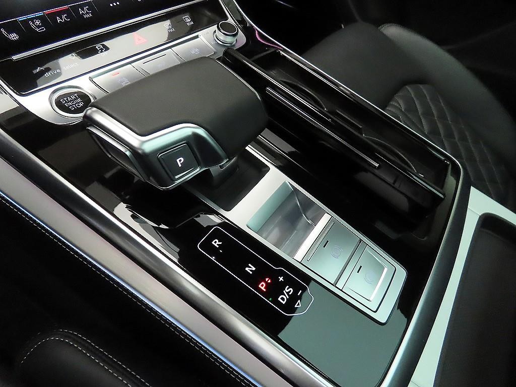 아우디 Q7 Q7 (4M) 55 TFSI 콰트로 프리미엄 이미지 10