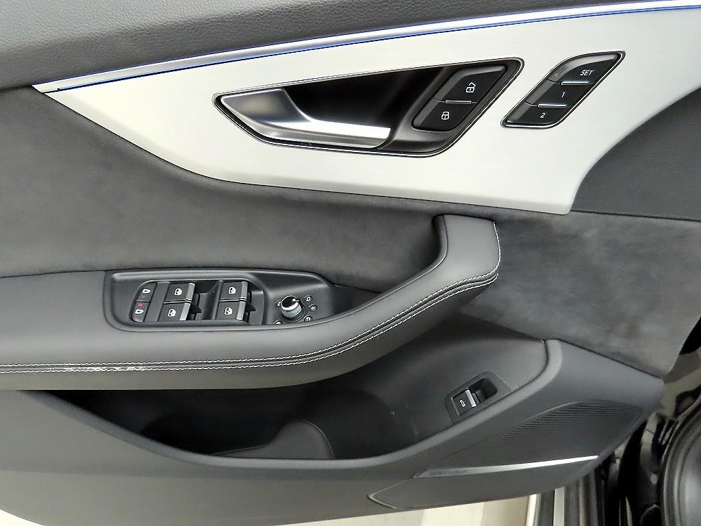 아우디 Q7 Q7 (4M) 55 TFSI 콰트로 프리미엄 이미지 11