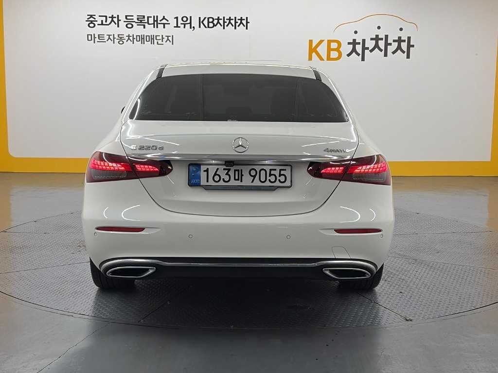 벤츠 E 클래스 E-클래스 W213 E220d 4MATIC 익스클루시브 이미지 3