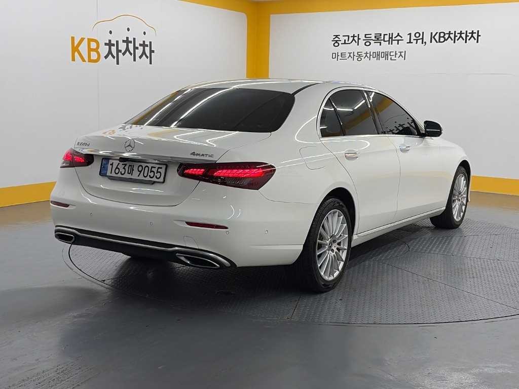 벤츠 E 클래스 E-클래스 W213 E220d 4MATIC 익스클루시브 이미지 4