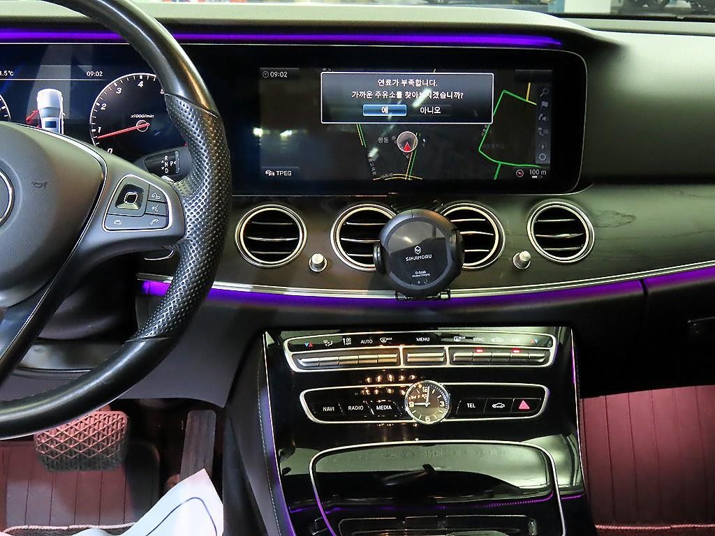 벤츠 E 클래스 E-클래스 W213 E300 4MATIC 아방가르드 이미지 11
