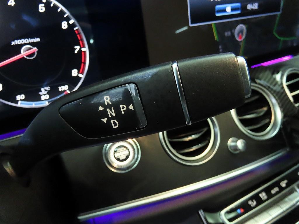 벤츠 E 클래스 E-클래스 W213 E300 4MATIC 아방가르드 이미지 12