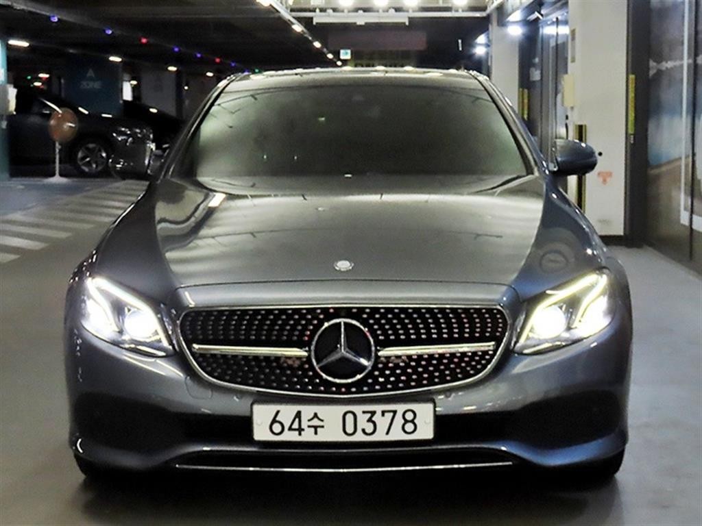 벤츠 E 클래스 E-클래스 W213 E300 4MATIC 아방가르드 이미지 2