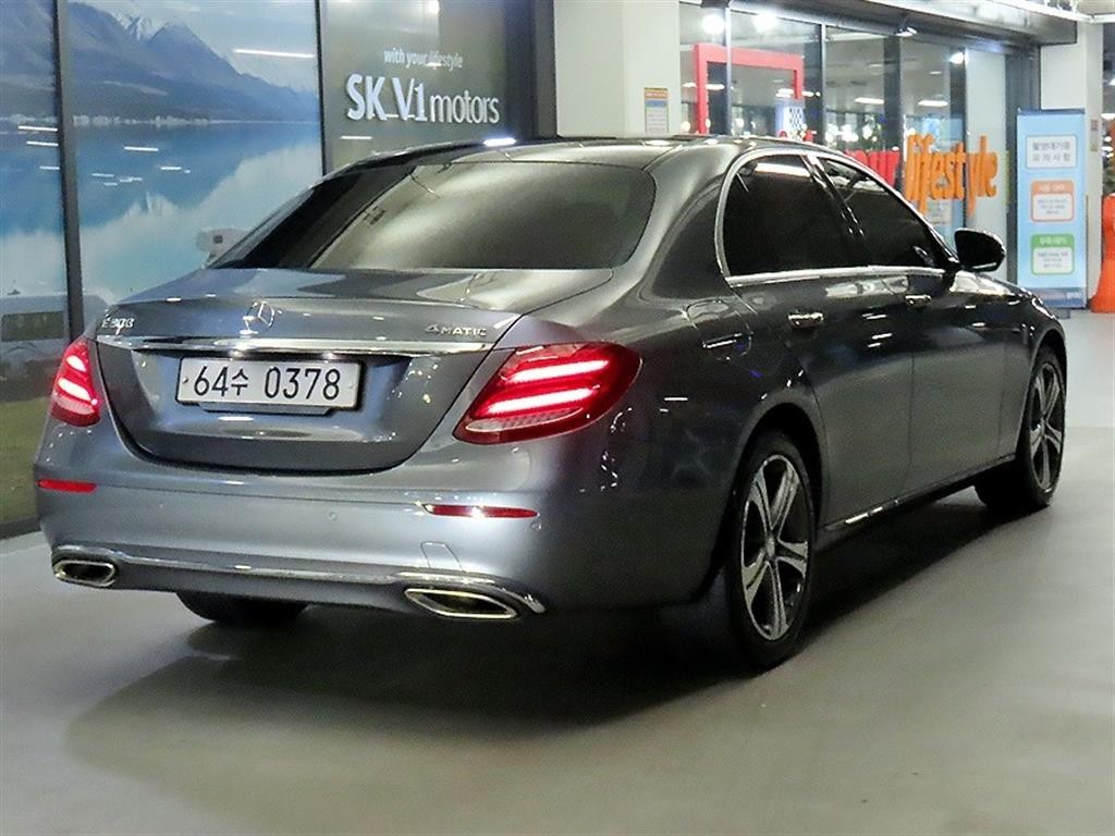 벤츠 E 클래스 E-클래스 W213 E300 4MATIC 아방가르드 이미지 4