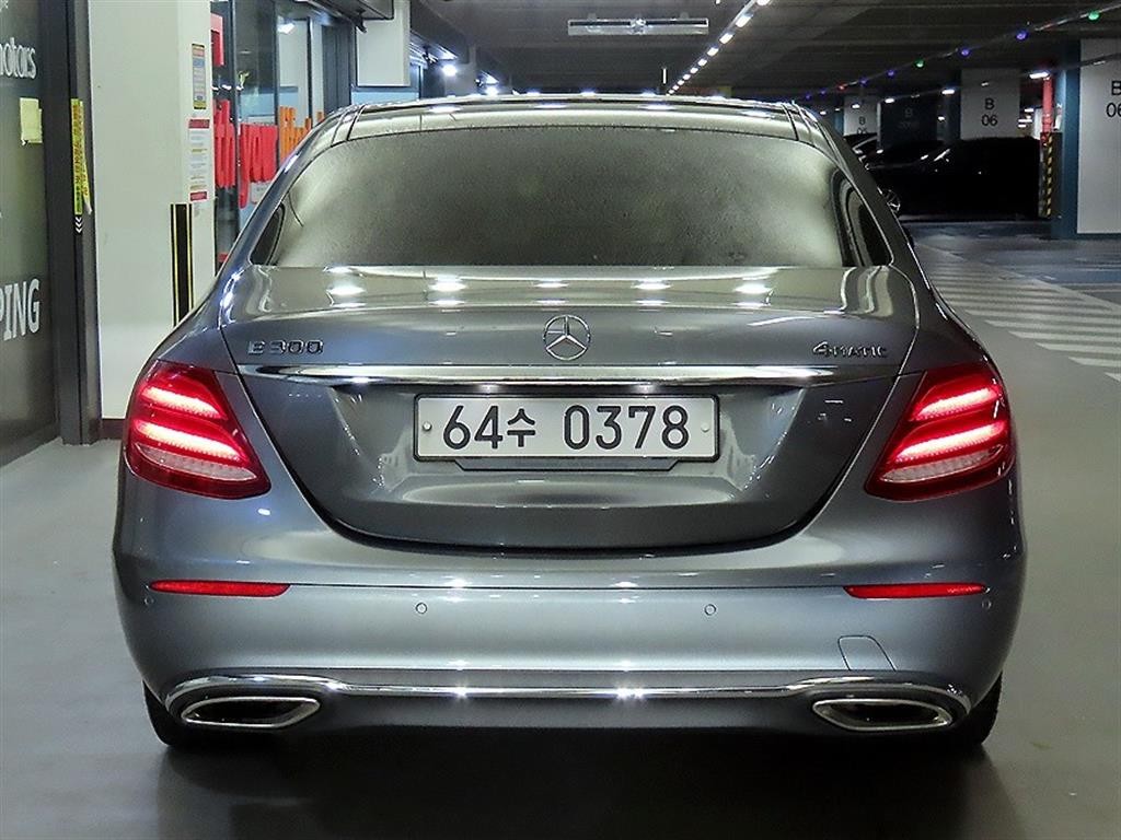 벤츠 E 클래스 E-클래스 W213 E300 4MATIC 아방가르드 이미지 5