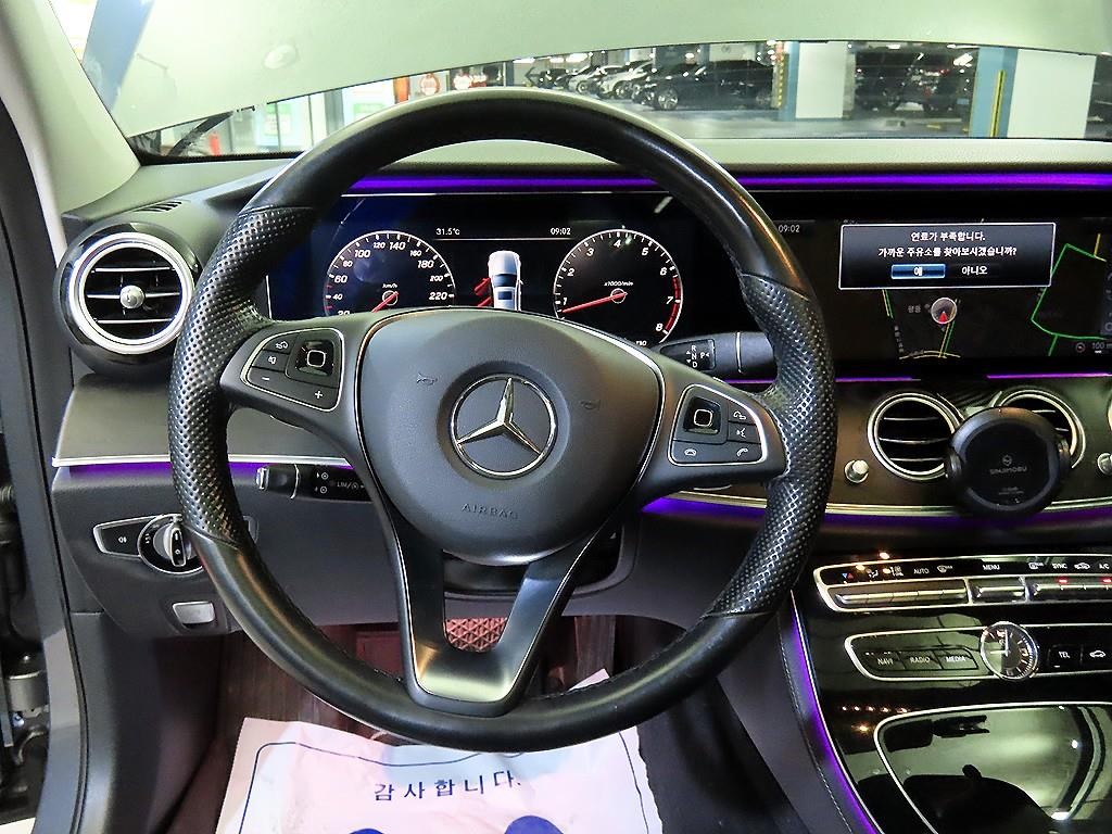 벤츠 E 클래스 E-클래스 W213 E300 4MATIC 아방가르드 이미지 8