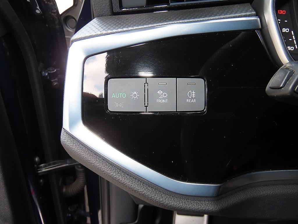 아우디 Q3 Q3 (F3) 35 TDI 스포트백 프리미엄 이미지 13