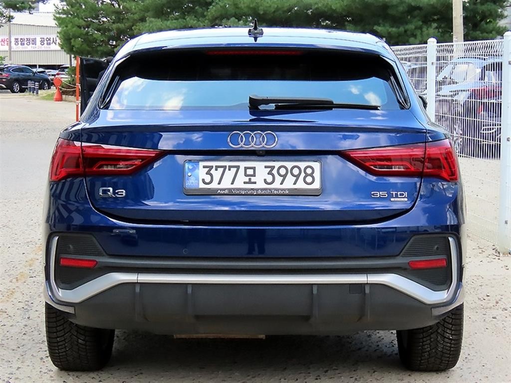 아우디 Q3 Q3 (F3) 35 TDI 스포트백 프리미엄 이미지 4