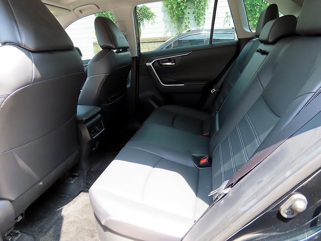 토요타 라브4 RAV4(5세대) 2.5 4WD 하이브리드 LTD 이미지 6