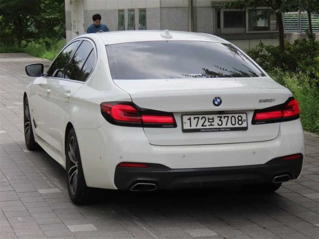 BMW 5시리즈 5시리즈 (G30) 520i M 스포츠 이미지 4