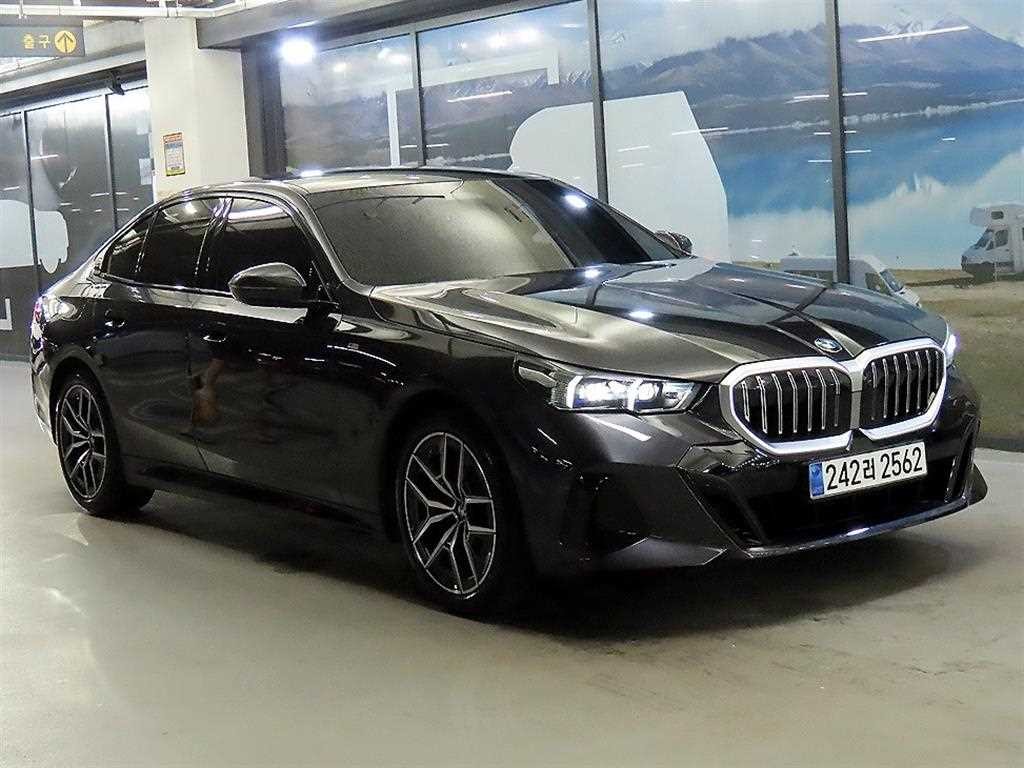 BMW 5시리즈 5시리즈 (G60) 520i M 스포츠 이미지 1