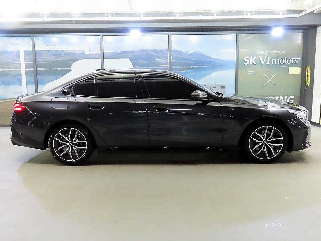 BMW 5시리즈 5시리즈 (G60) 520i M 스포츠 이미지 3