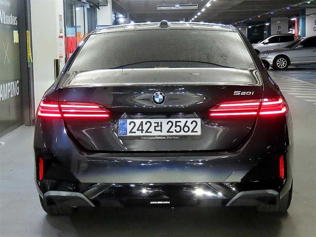 BMW 5시리즈 5시리즈 (G60) 520i M 스포츠 이미지 5
