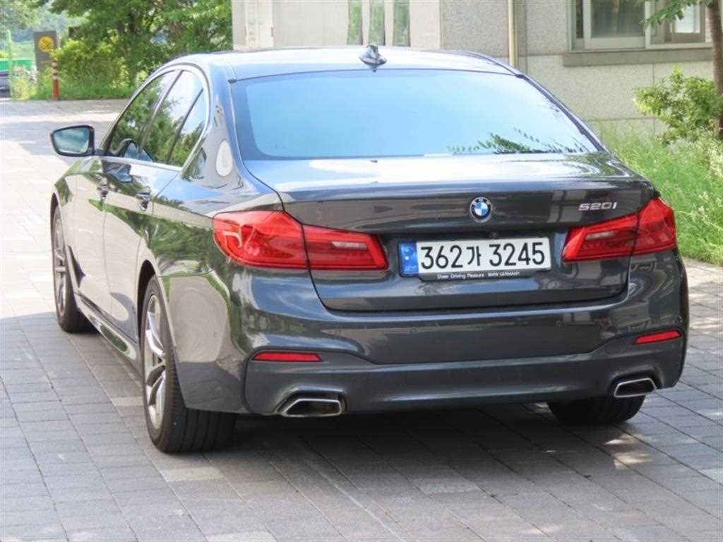 BMW 5시리즈 5시리즈 (G30) 520i M 스포츠 이미지 4