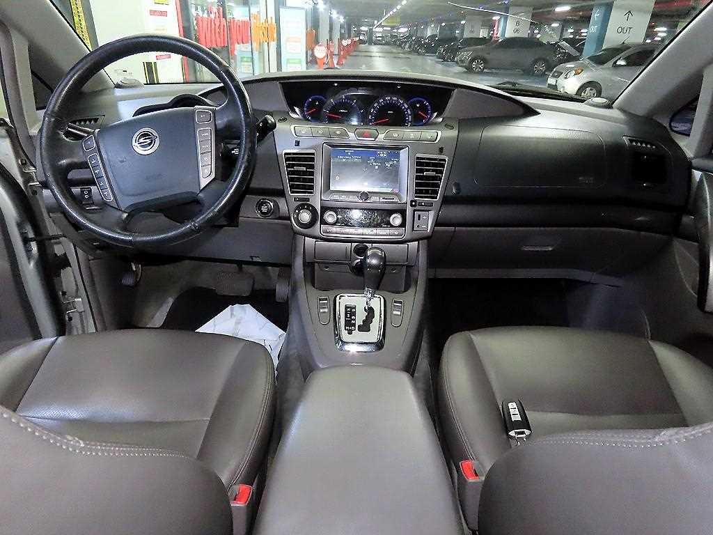 KG모빌리티(쌍용) 코란도 코란도투리스모 4WD GT 9인승 이미지 10