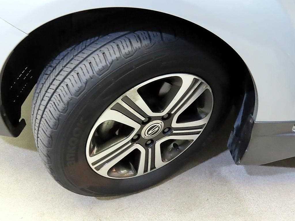 KG모빌리티(쌍용) 코란도 코란도투리스모 4WD GT 9인승 이미지 19