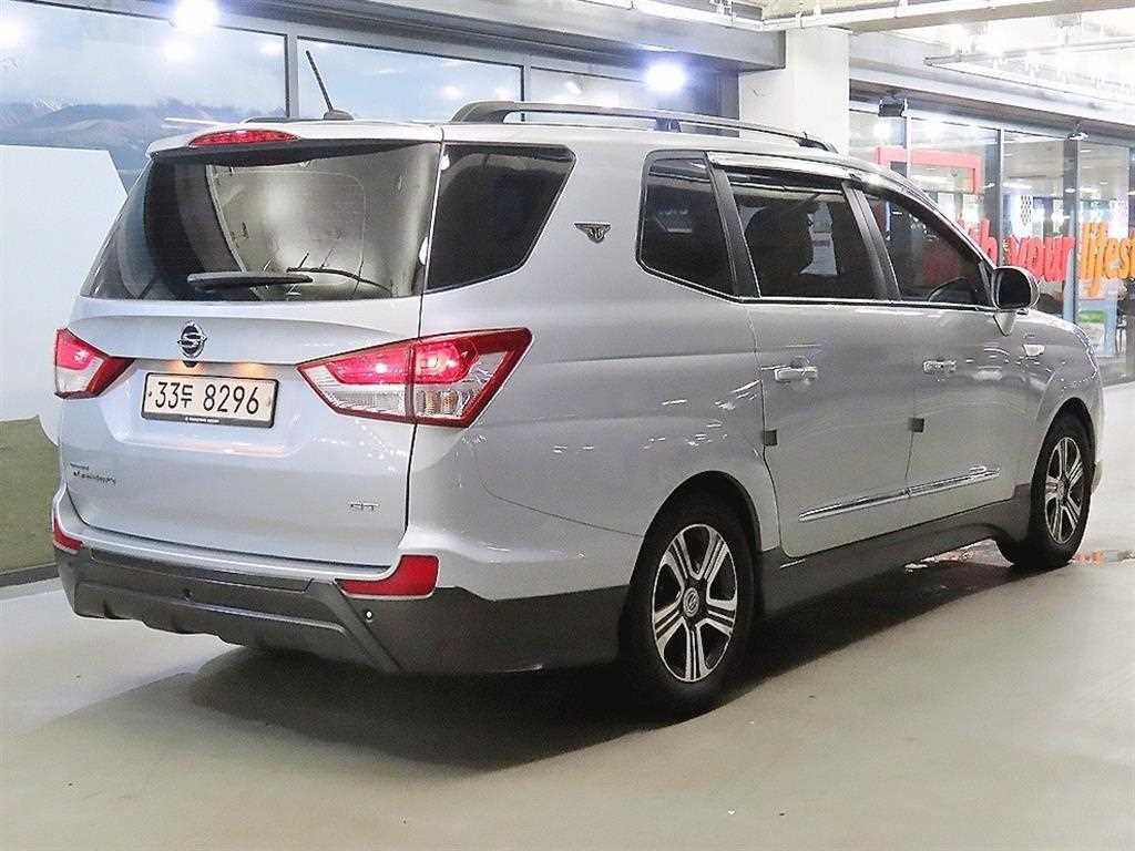 KG모빌리티(쌍용) 코란도 코란도투리스모 4WD GT 9인승 이미지 4
