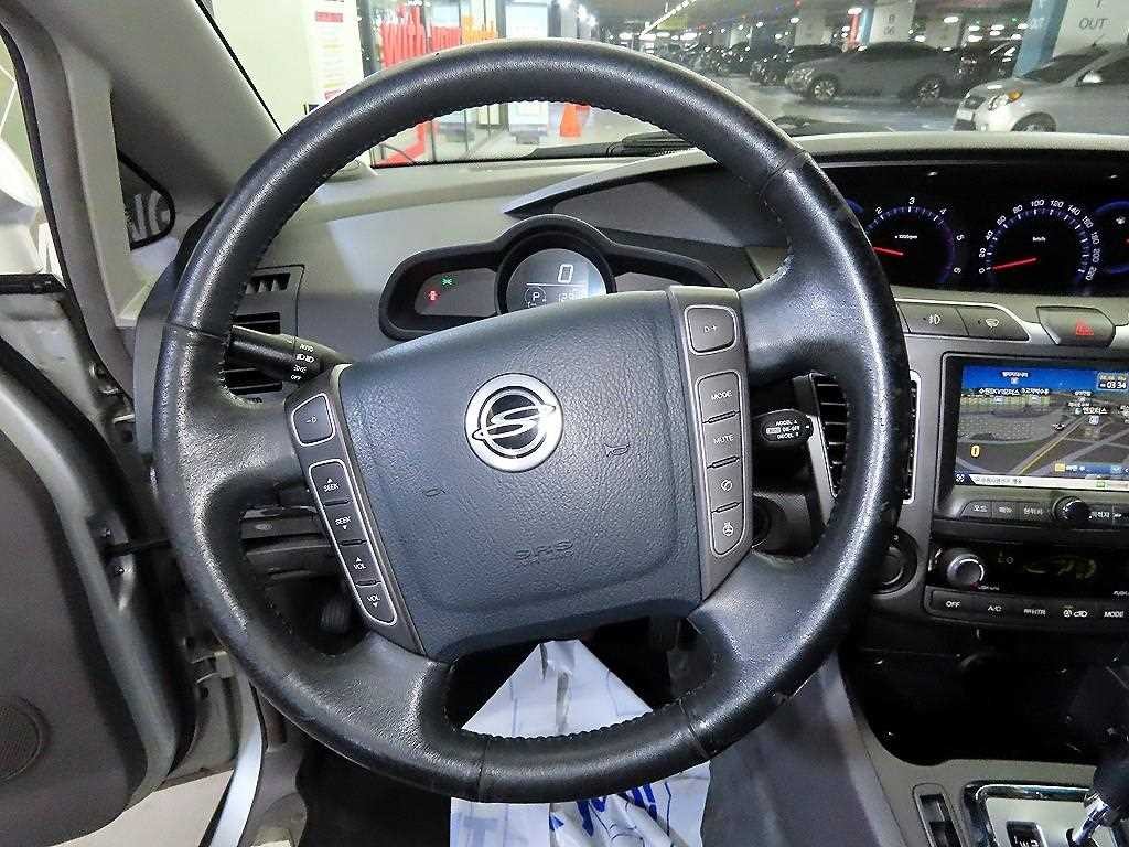 KG모빌리티(쌍용) 코란도 코란도투리스모 4WD GT 9인승 이미지 8