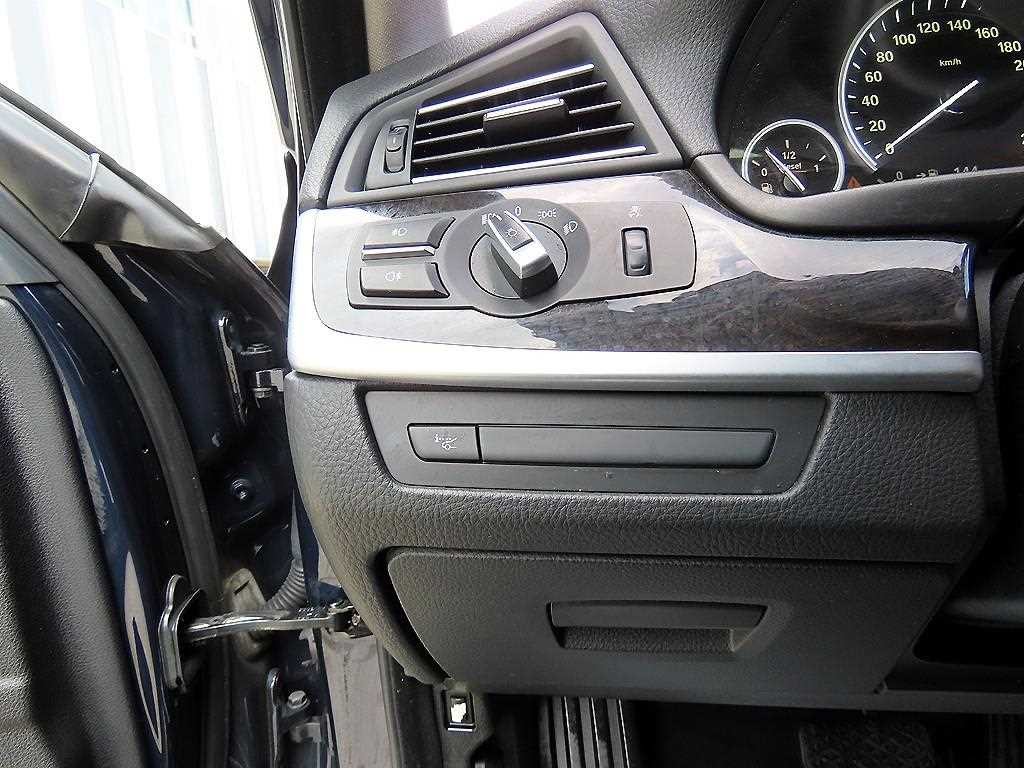 BMW 5시리즈 5시리즈 (F10) 520d 이미지 13