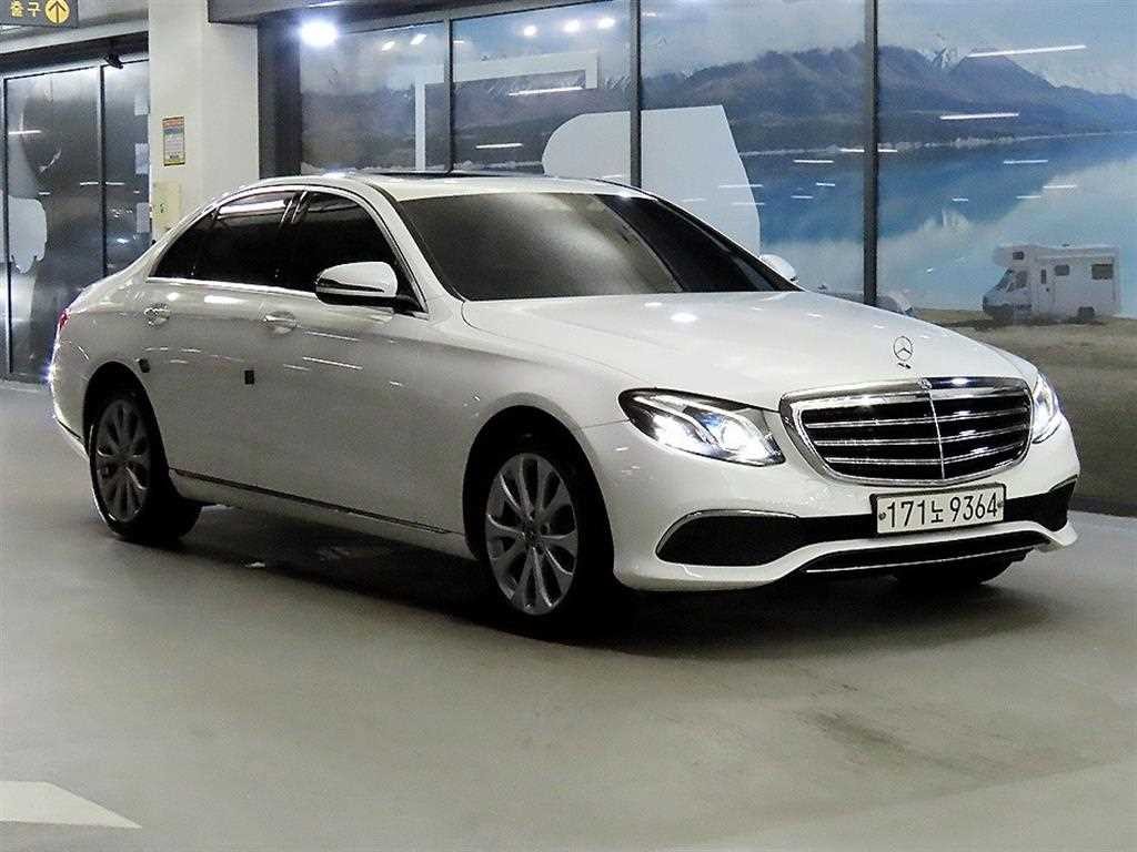 벤츠 E 클래스 E-클래스 W213 E220d 4MATIC 익스클루시브 이미지 1