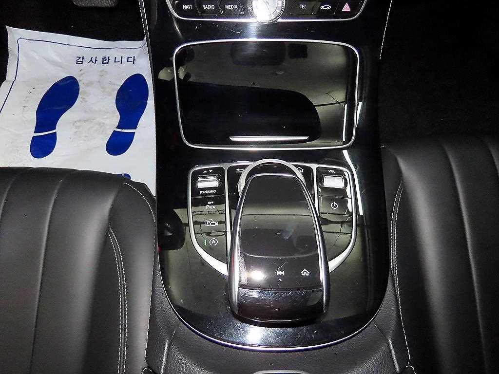 벤츠 E 클래스 E-클래스 W213 E220d 4MATIC 익스클루시브 이미지 12