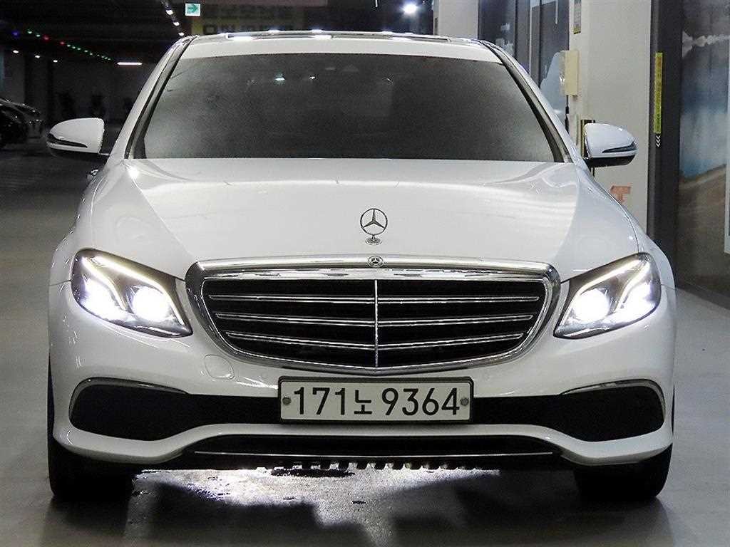 벤츠 E 클래스 E-클래스 W213 E220d 4MATIC 익스클루시브 이미지 2
