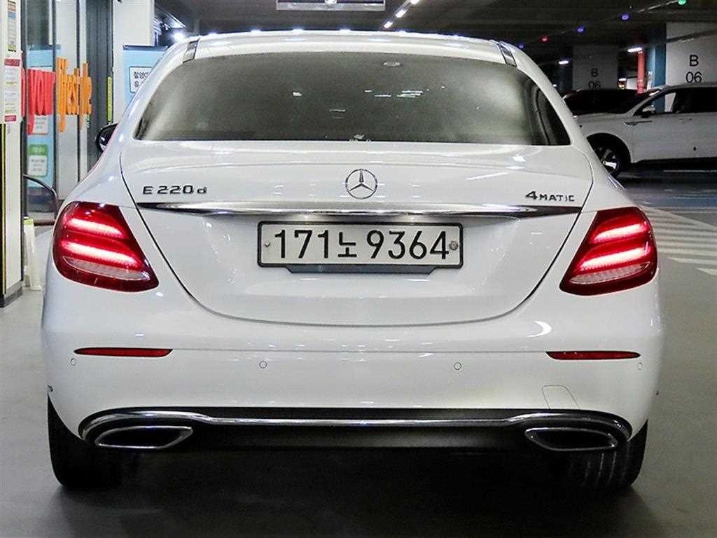 벤츠 E 클래스 E-클래스 W213 E220d 4MATIC 익스클루시브 이미지 5