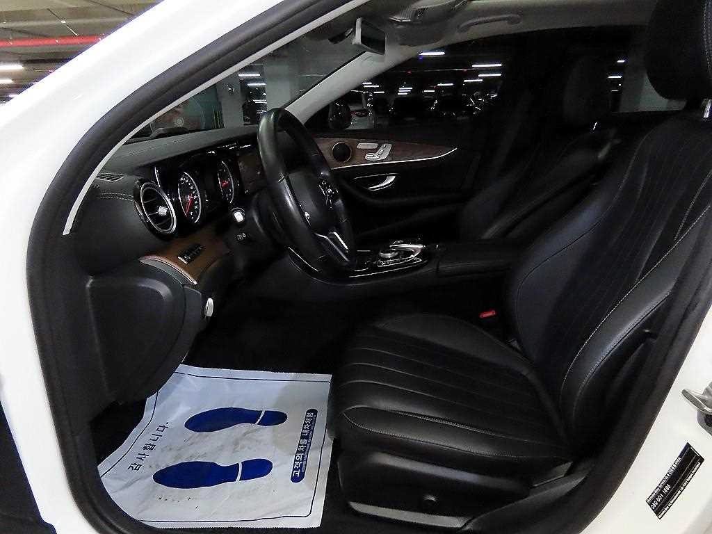 벤츠 E 클래스 E-클래스 W213 E220d 4MATIC 익스클루시브 이미지 6