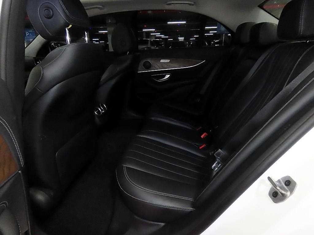 벤츠 E 클래스 E-클래스 W213 E220d 4MATIC 익스클루시브 이미지 7