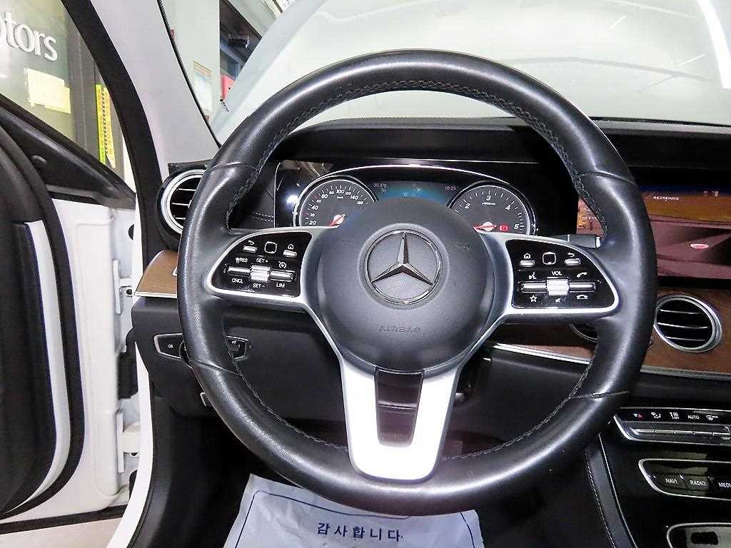 벤츠 E 클래스 E-클래스 W213 E220d 4MATIC 익스클루시브 이미지 8