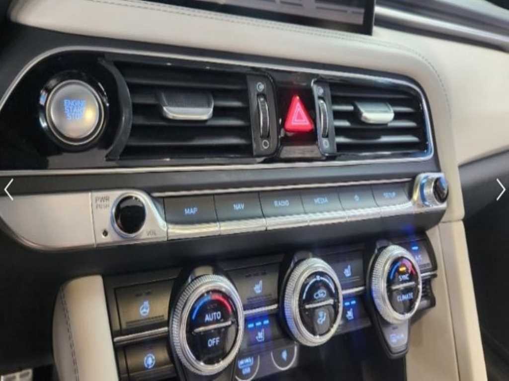 제네시스 G70 더 뉴 G70 가솔린 2.0T 4WD 스포츠 패키지 이미지 11