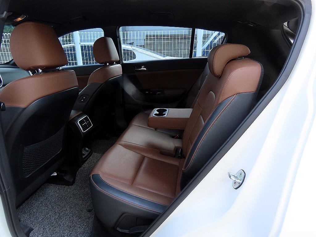 기아 스포티지 스포티지 더 볼드 1.6 디젤 4WD 시그니처 그래비티 이미지 6