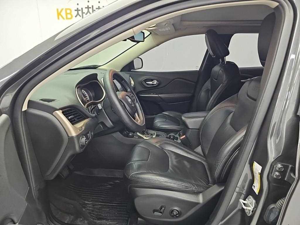 지프 체로키 체로키(KL) 2.0 디젤 론지튜드 AWD 이미지 11