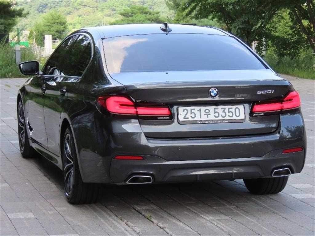 BMW 5시리즈 5시리즈 (G30) 520i M 스포츠 이미지 4