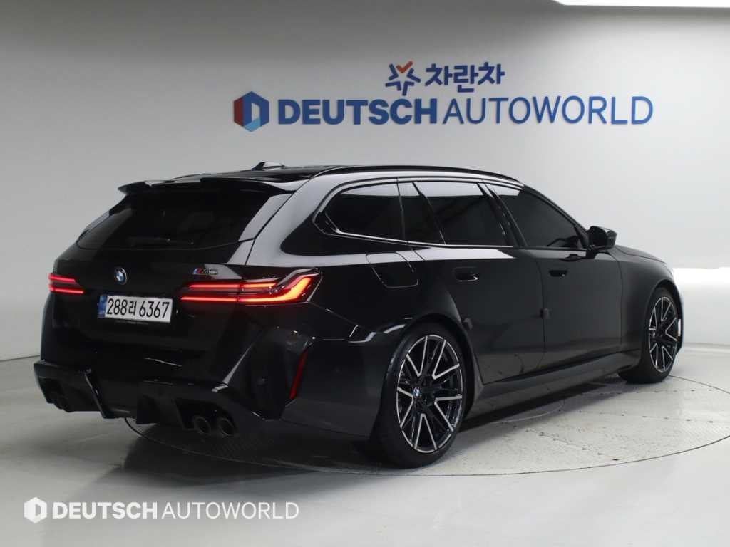 BMW 5시리즈 M5 7세대 4.4 투어링 이미지 2