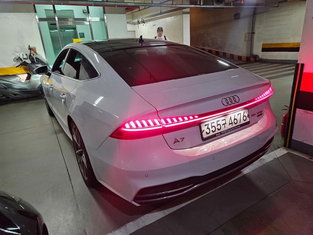 아우디 A7 A7 (4K) 55 TFSI 콰트로 프리미엄 이미지 5