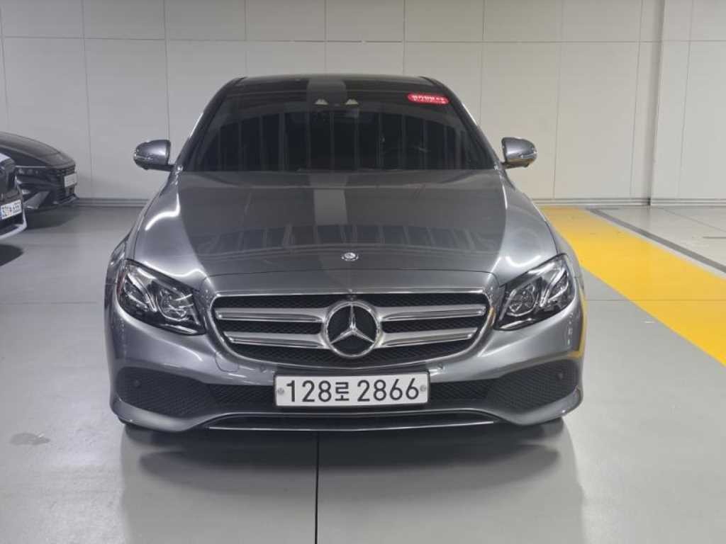벤츠 E 클래스 E-클래스 W213 E300 아방가르드 이미지 1