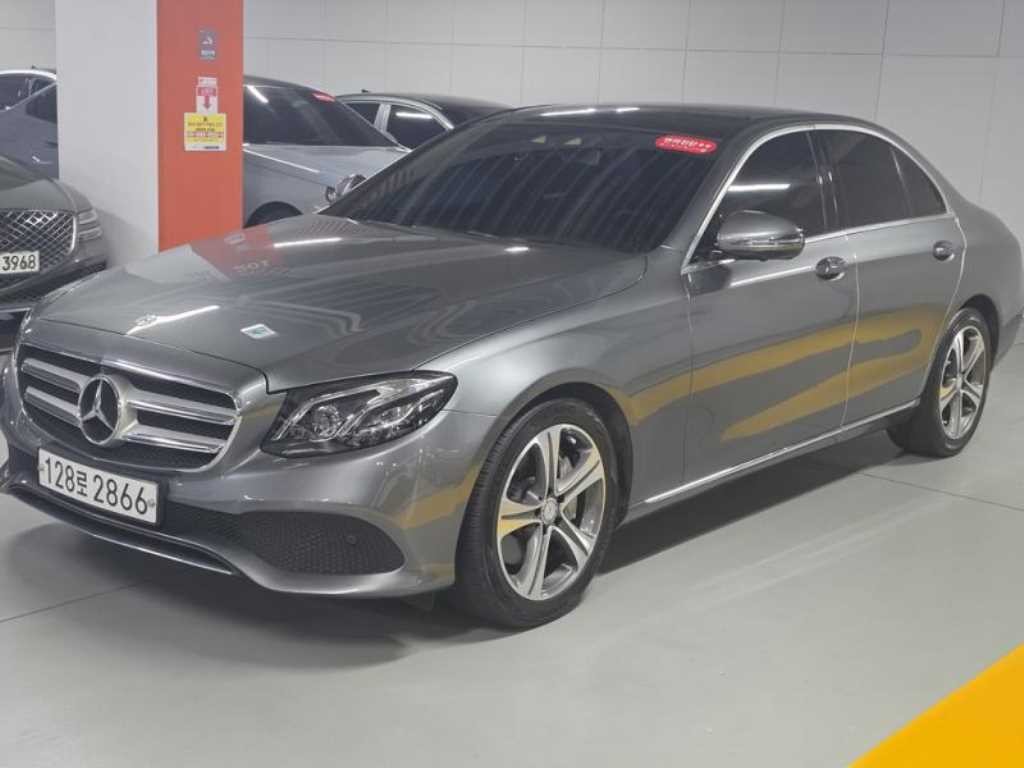 벤츠 E 클래스 E-클래스 W213 E300 아방가르드 이미지 2