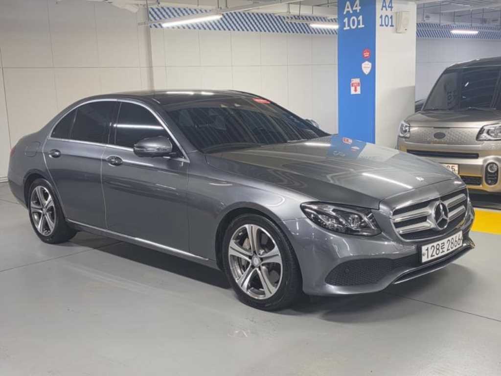 벤츠 E 클래스 E-클래스 W213 E300 아방가르드 이미지 3