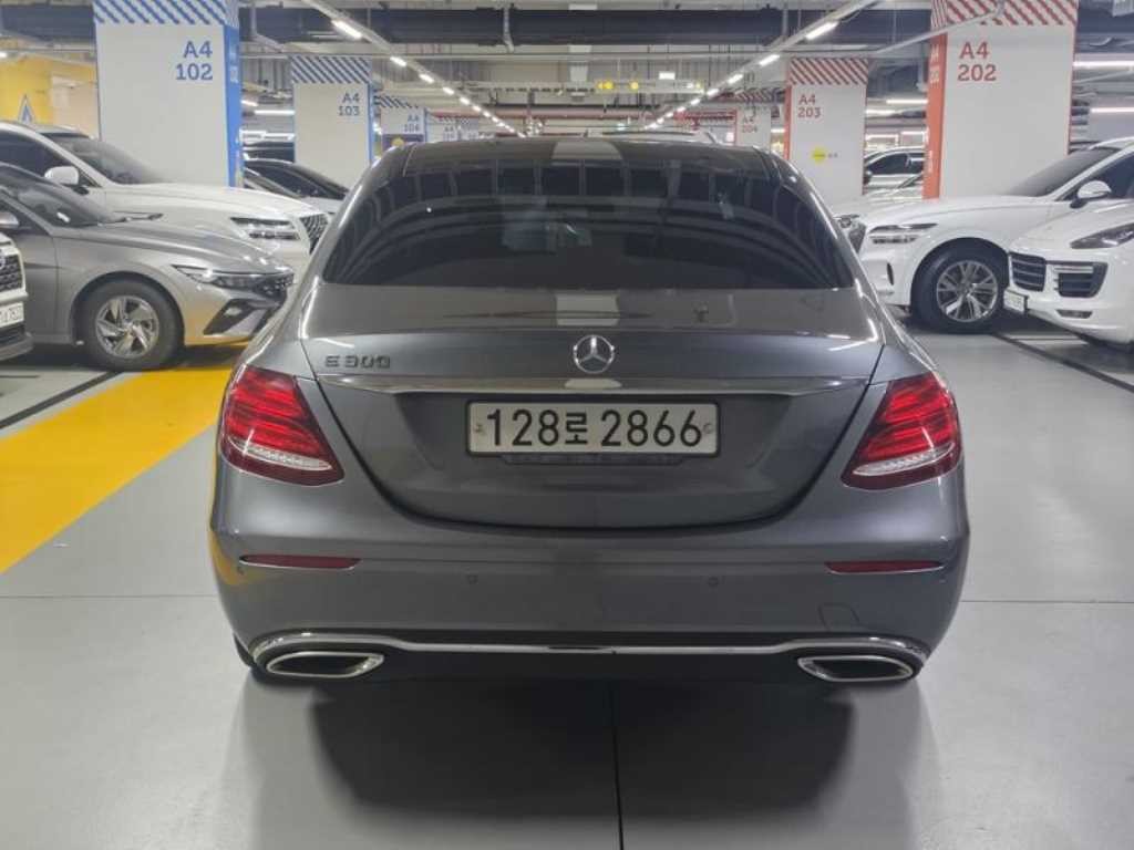 벤츠 E 클래스 E-클래스 W213 E300 아방가르드 이미지 4
