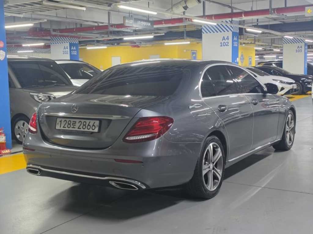벤츠 E 클래스 E-클래스 W213 E300 아방가르드 이미지 5