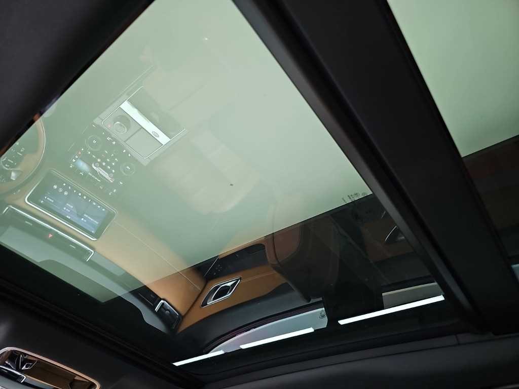 랜드로버 레인지로버 벨라 3.0 D300 R-다이나믹 HSE 이미지 14