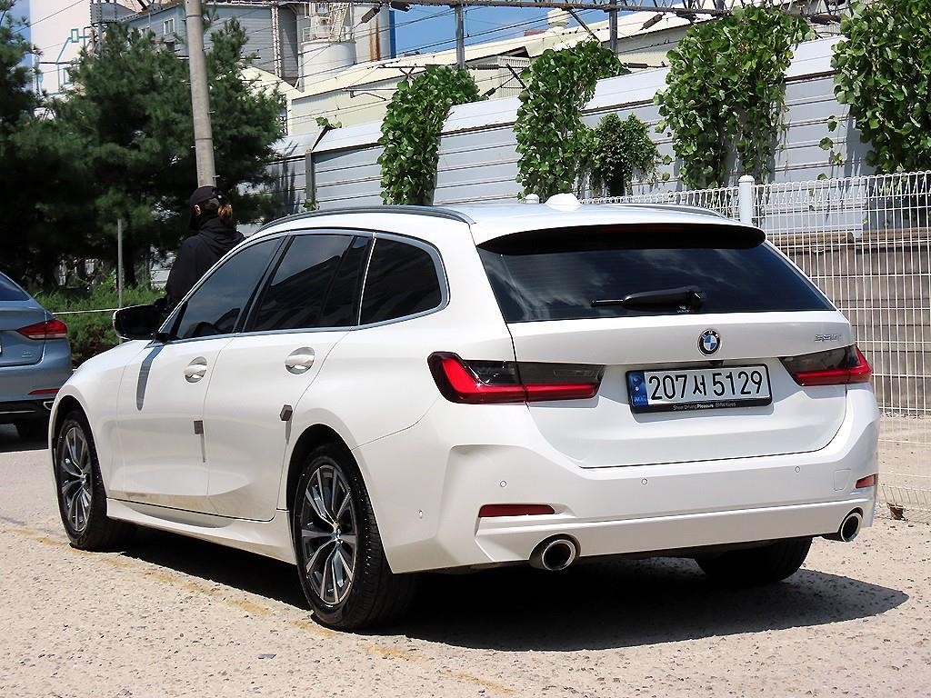 BMW 3시리즈 3시리즈 (G20) 320i 투어링 이미지 3
