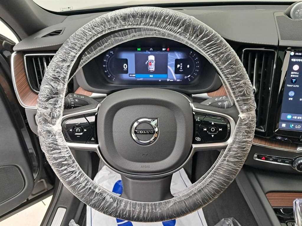 볼보 XC60 XC60(2세대) B6 AWD 얼티메이트 브라이트 이미지 7