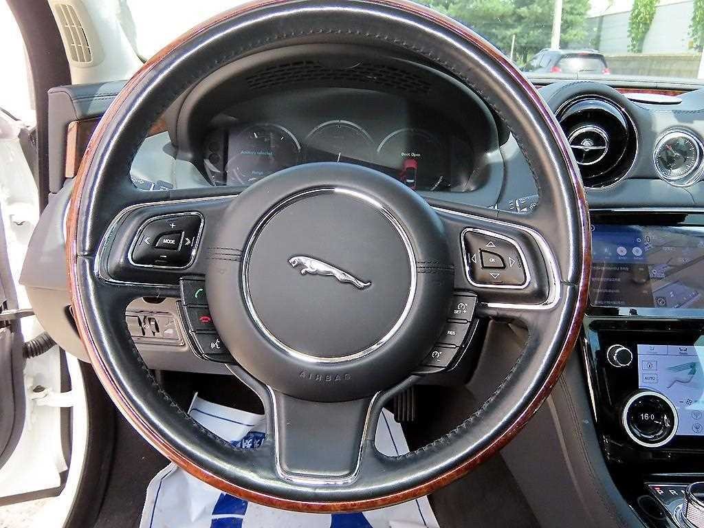 재규어 XJ XJ (X351) 3.0D 프리미엄 럭셔리 SWB 이미지 8