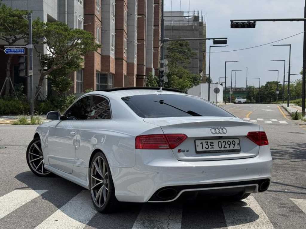 아우디 RS5 4.2 FSI 콰트로 이미지 2
